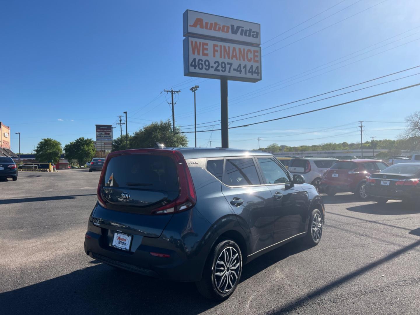 2020 GRAY Kia Soul S (KNDJ23AU6L7) with an 2.0L L4 DOHC 16V engine, CVT transmission, located at 420 I-35E, Lancaster, TX, 75146, (469) 297-4144, 32.593929, -96.823685 - Photo#6